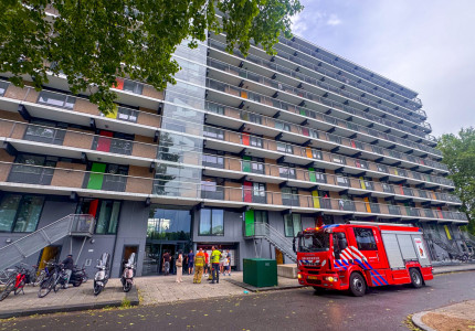 Deel van Apeldoorn zonder stroom nadat bliksem in flat slaat