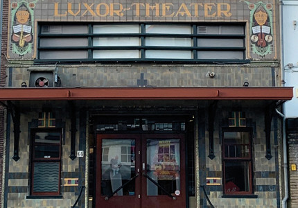 Luxor Theater eert kunstenares Duval