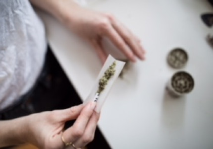 Helft jongeren gebruikt vaker drugs in coronatijd