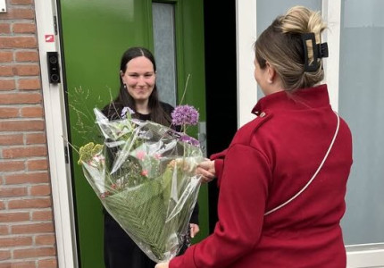 Al 12,5 jaar bezorgen Sanne van Essen en haar moeder samen de kranten en folders van All-Inn Verspreidingen in Apeldoorn