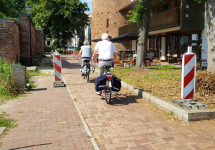 Tijdelijk fietspad achter de stadsmuur opengesteld in Deventer