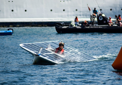 Zonneboot voor het eerst naar open zee