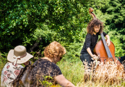 ‘De musici spelen in de natuur én met de natuur’