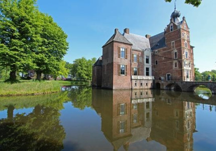 Kasteel Cannenburch en Paleis Het Loo verbonden door nieuwe fietsroute