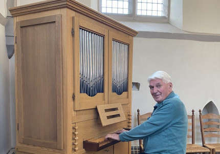 Uniek jubileum van organist in Almen