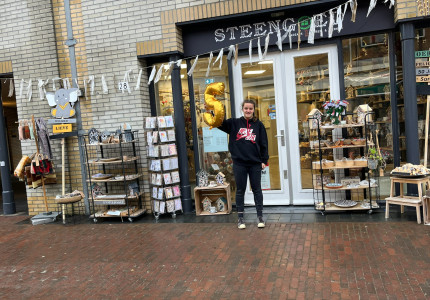 Cadeauwinkel Steengoed viert eerste lustrum