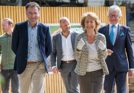 Voedselbos voor dwergapen in Apenheul geopend door Prinses Margriet