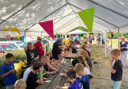 Buurt gaat buiten spelen