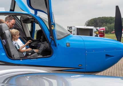 Piloot en Vliegtuig AirFair 2023