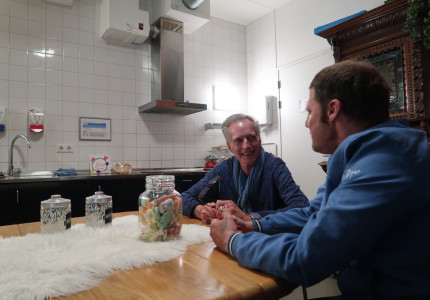 Koos zorgt voor verbinding