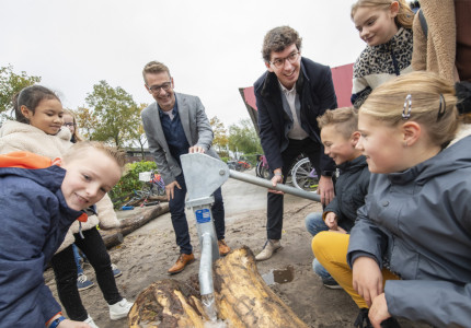 Geld voor groene schoolpleinen in gemeente Apeldoorn