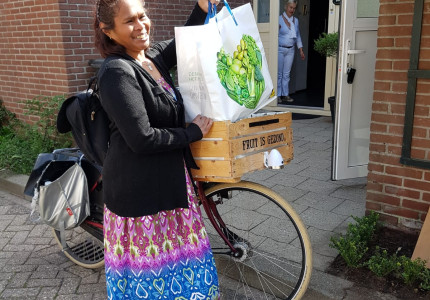 Je kunt je buren om een boodschap sturen