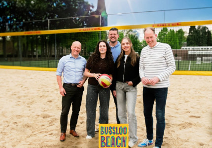 Lekker volleyballen op het strand van Bussloo