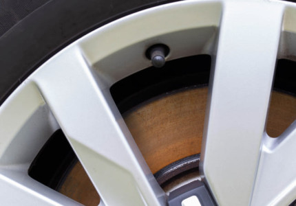 Wat zijn de soorten remschijven en remblokken in een auto?