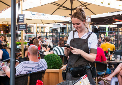 Zomer in zicht: zo vind je het leukste vakantiewerk van het seizoen