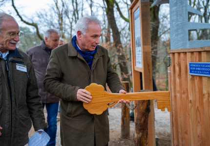 Nieuwe uitkijktoren op de Trapjesberg in Loenen officieel geopend