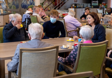 Minister Helder bezoekt Woon- en Zorgcentrum Humanitas Deventer