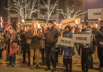 Een fakkeltocht voor de vrede