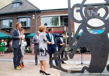 Jarig aapje pronkt in centrum Apeldoorn
