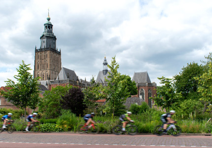Wielrennen door historische binnenstad
