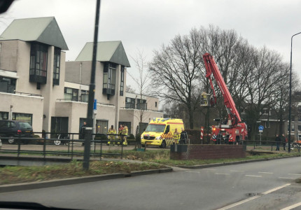 Brandweer opgeroepen voor assistentie ambulance