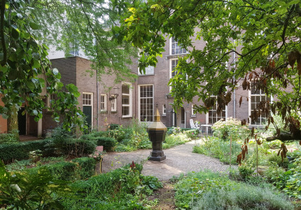 Bijzondere stadstuin met doopvont open voor publiek