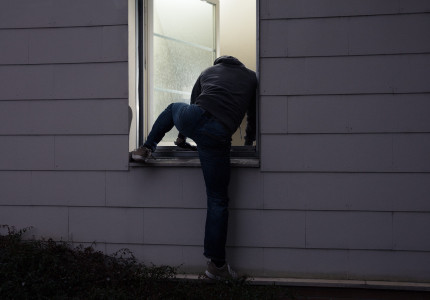 Zeven tips om een inbraak tijdens je afwezigheid te voorkomen