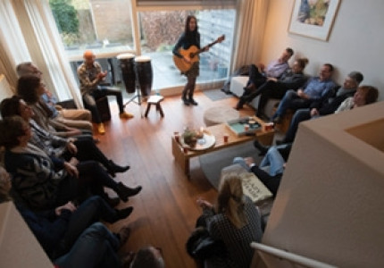 Volle huiskamers bij Gluren bij de buren