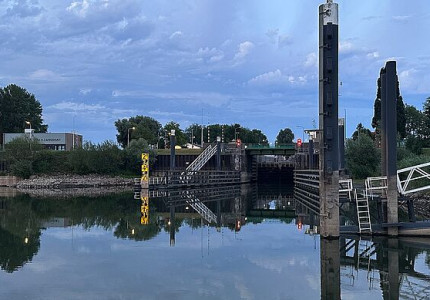 Deventer haven dicht door waterstand