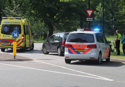 Fietsster komt ten val na botsing