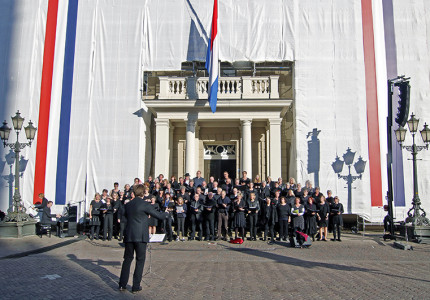 Meezingen tijdens de herdenking