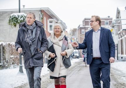 Marktstraat/Beekstraat en pand Leger des Heils onder handen