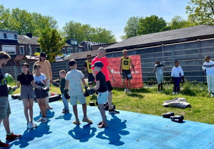 Méér kinderen buiten in beweging op Krajicek Playground