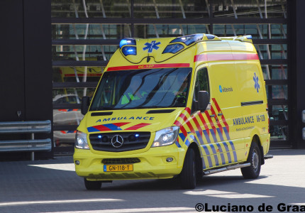Scooterrijder gewond na botsing op de Kraaienweg in Apeldoorn