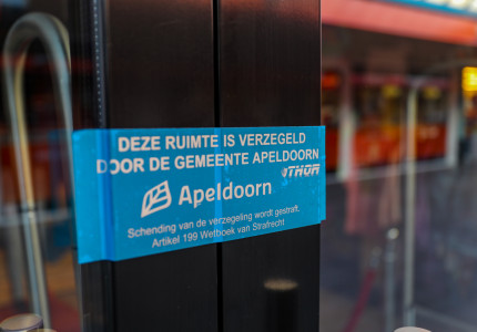 Burgermeester sluit kledingwinkel in Apeldoorn na negeren coronamaatregelen