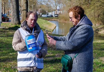 Sporters Deventer Sportploeg collecteren voor Fonds Gehandicaptensport