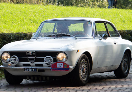 Recordeditie IJsselvallei Classics Deventer: 90 oldtimers aan de start