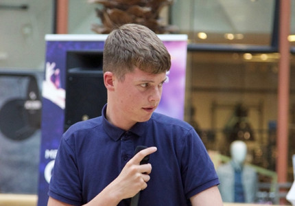 Rapper Pjotr laat zijn stem horen!