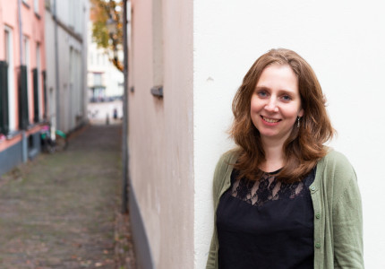 Deventerse schrijfster Carlie van Tongeren knap productief