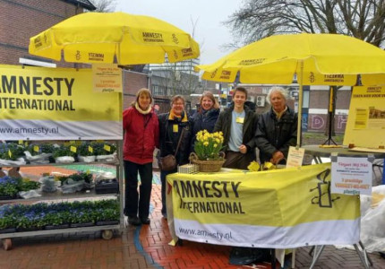Vergeet-me-nietjes bij Amnesty