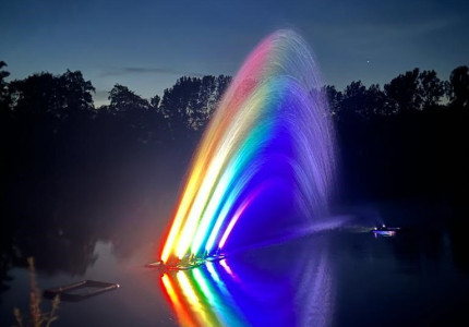 Regenboog Fontein krachtig kunstobject