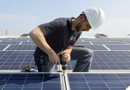 Slimme stadsvernieuwing: zonnepanelen in de stedelijke omgeving