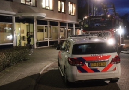 Hulpdiensten vinden gewonde achter gesloten deur
