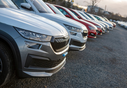 Matig eerste halfjaar voor de verkoop van nieuwe auto’s