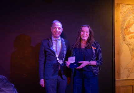 Patricia van Santen de Hoog Ridder in de Orde van Oranje-Nassau