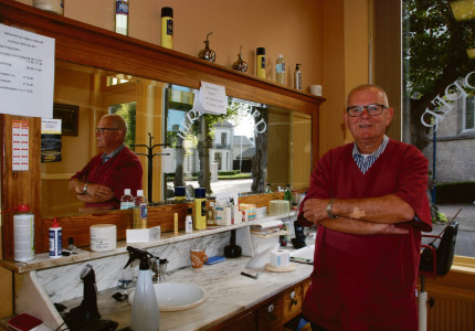 Henk Voskuil sluit zijn kapperszaak in Epe