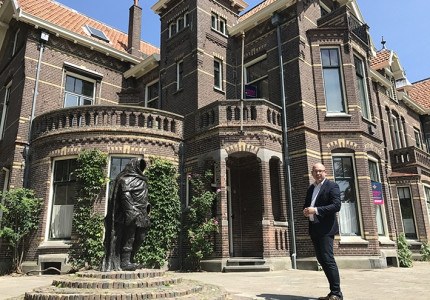Herenhuis met vijf balkons