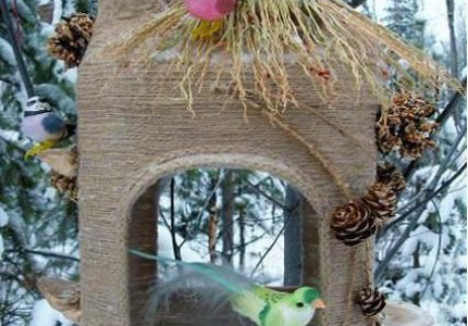 Dit is hoe vogelhuisjes in de tuin vogels helpen in de winter