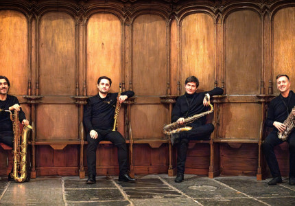 Soepele swingende saxofoons
