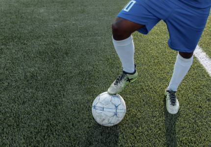 Een kunstgras sportveld in eigen tuin